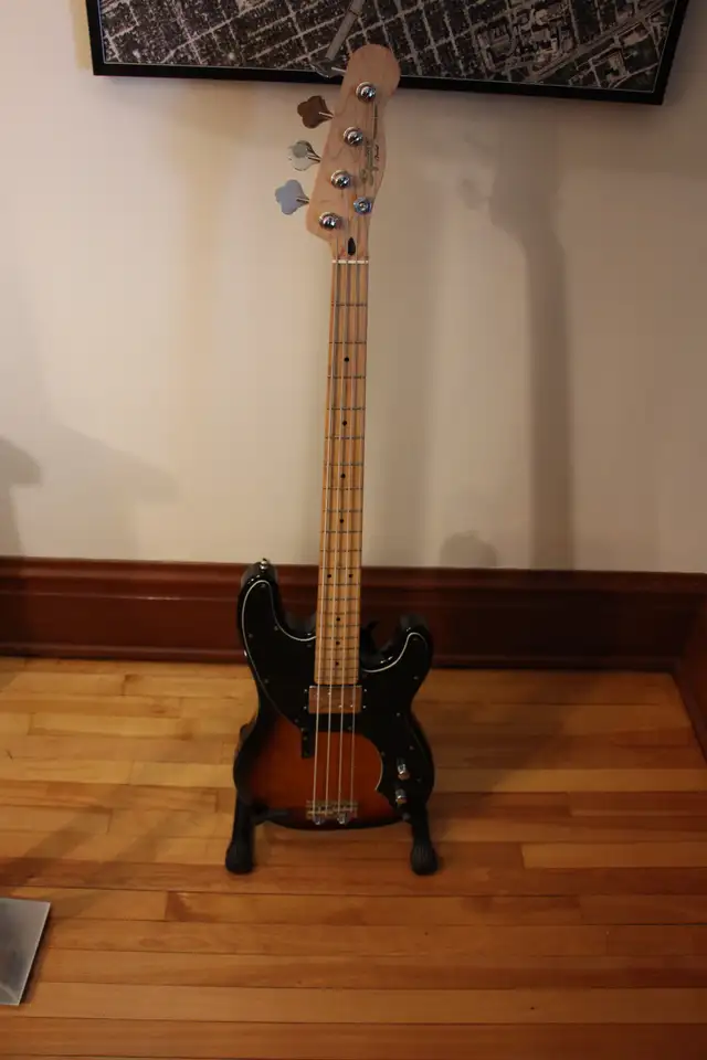 Fender Squier Precision Telecaster Bass in Guitars in Ottawa - Image 4