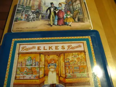 Vieilles boîtes de métal en excellent état. 20$ chacune, View more