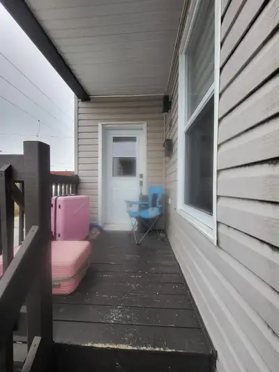 Appartement, dans un haut de duplex dans une zone calme, comprennant: -2 balcons -2 chambres fermées...