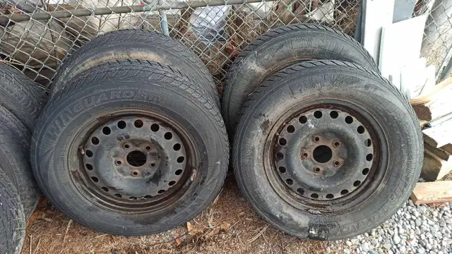 215/70/R16   snow tires on steel rims - half worn   in Tires & Rims in Oshawa / Durham Region - Image 2