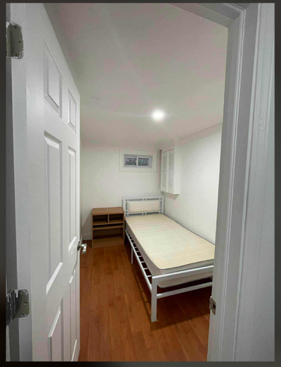 Private Room for Rent Available. For a Single Female Professional pref pinay. Thornhill area - Yonge...