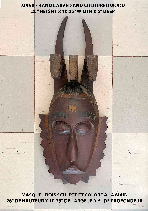 Mask - Hand carved and coloured wood / Masque - Bois sculpté dans Art et objets de collection  à Ville de Montréal