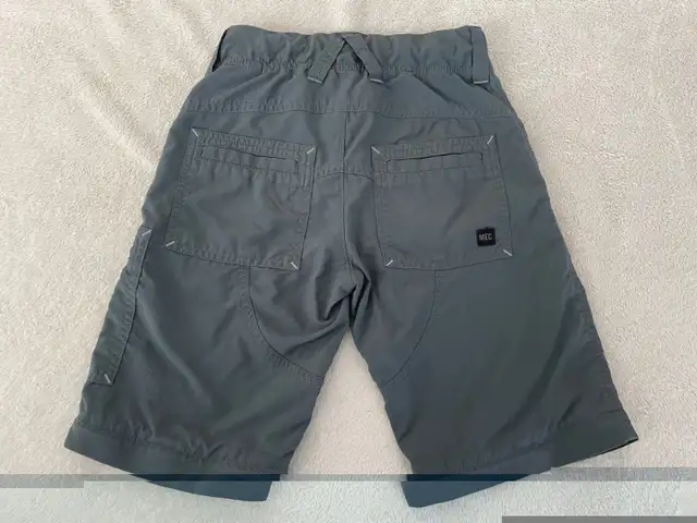 MEC Hiking Shorts - Youth Size 8 - Excellent Condition! in Kids & Youth in St. Albert - Image 3