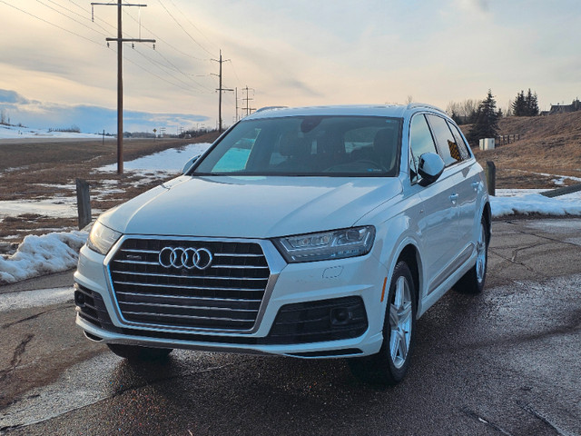Excellent condition Fully Loaded 2017 Audi Q7 Technik S-Line in Cars & Trucks in Calgary