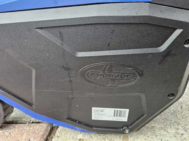 SnowJoe Electric Snow Blower in Snowblowers in City of Toronto - Image 5