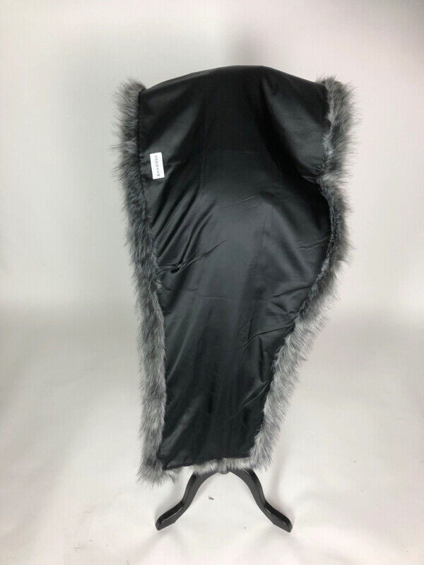 Vintage Style Women’s Grey Faux Fur Wrap - Mint in Women's - Tops & Outerwear in Winnipeg - Image 4