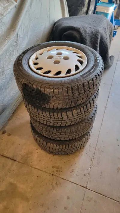 Great shape 175/70/13 Michelin xice 4x100 bolt pattern Was on a 95 honda civic 300$ located in dorch...