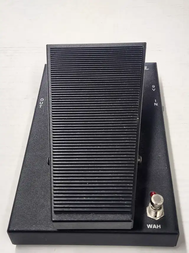 Morley pba-2 classic WAH pedal with 2 patch cords in Amps & Pedals in Windsor Region - Image 6