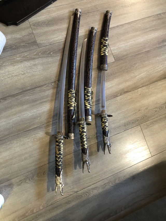 Alligator themed swords in Home Décor & Accents in Belleville - Image 2