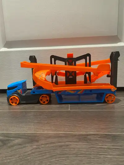 Excellent Used Condition From a smoke free and pet free home Pick up in Vaughan