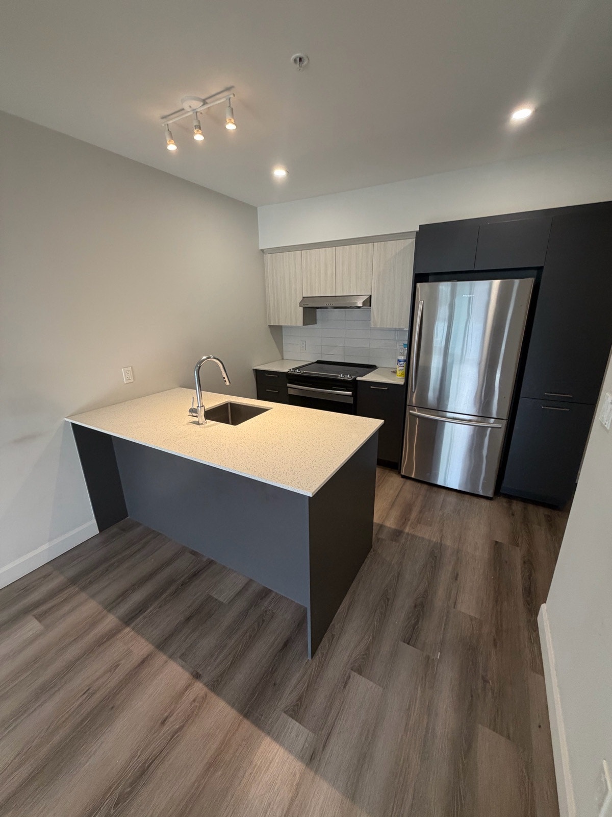 305 Rue Crevier — photo 1