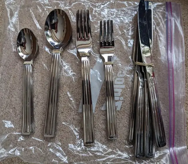 Flatware - 18/10 Glossy Stainless Steel Dinner Sets in Kitchen & Dining Wares in City of Toronto - Image 4