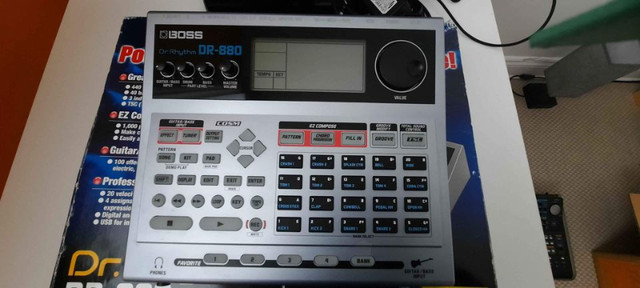 Boîte à rythme et multi-effets Boss DR-880 dans Matériel audio professionnel  à Ouest de l’Île - Image 2