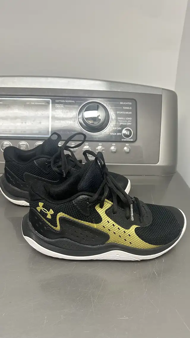Under Armour Shoes in Men's Shoes in Oshawa / Durham Region - Image 2