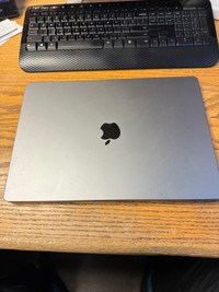 16" macbook pro m2 max READ ENTIRE AD !