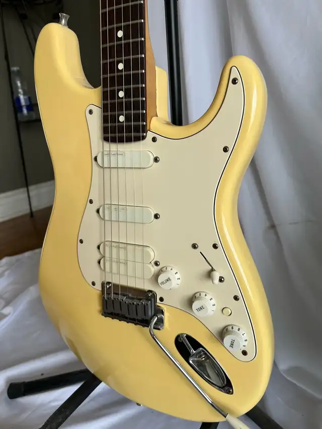 Fender USA Jeff Beck Stratocaster in Guitars in Oakville / Halton Region - Image 5