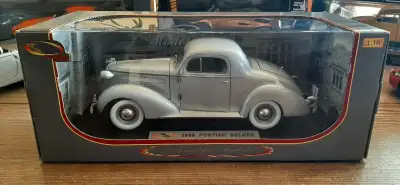 Diecast Pontiac De Luxe 1936 Signature Models 1/18 Autos de collection miniatures, Voitures miniatur...
