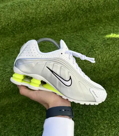 Brand new Nike Women's Shox R4 Shoes Size 8 Authentic , View more