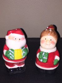 Pepper and salty Christmas shakers