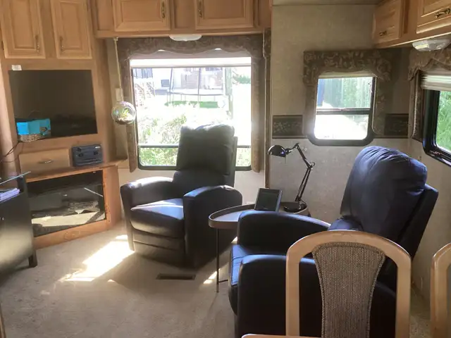 Roulotte à sellette (Fifth Wheel) Keystone Laredo 29 pieds in Travel Trailers & Campers in Lévis - Image 5