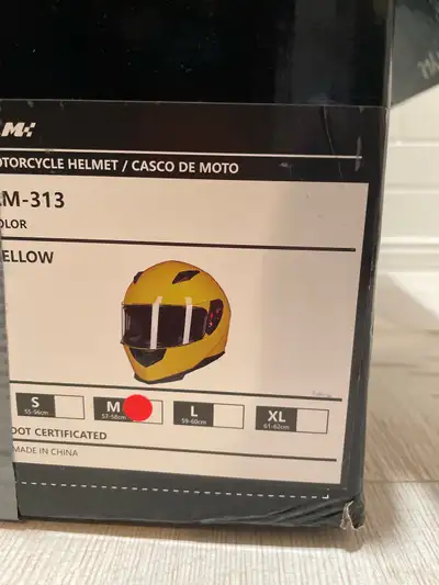 Ce casque de moto ILM-313, de couleur jaune, est en état presque neuf, utilisé seulement deux fois....