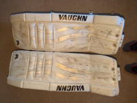 Vaughn velocity 1000i Pro V6 31+2" goalie pads