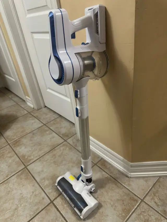 Cordless vacuum in Vacuums in Mississauga / Peel Region - Image 4