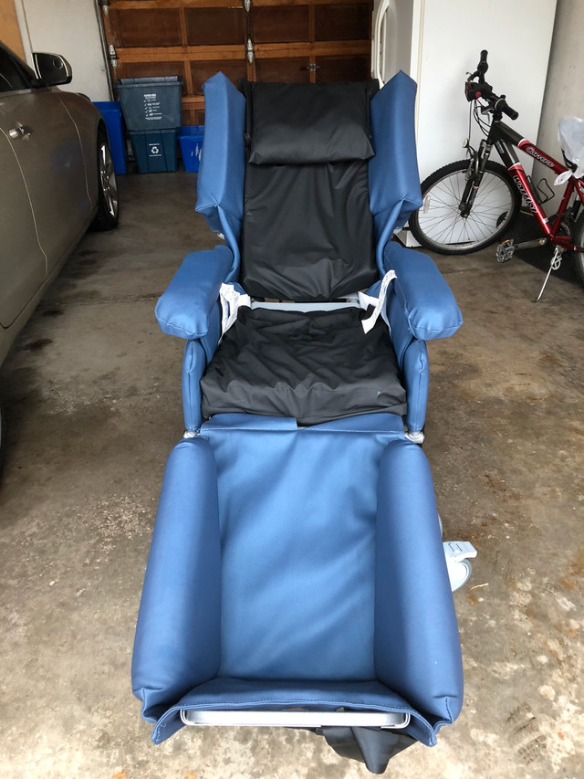 Reclining chair Chairs & Recliners Oshawa / Durham Region Kijiji