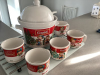 Campbell soup tureen with 5 mugs