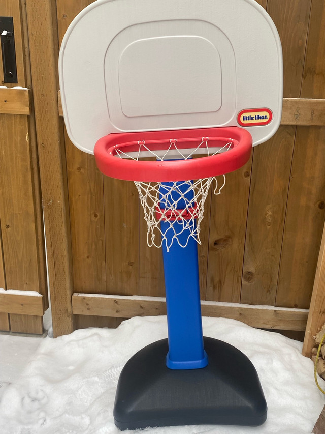 Little Tikes basketball net  in Toys & Games in Calgary
