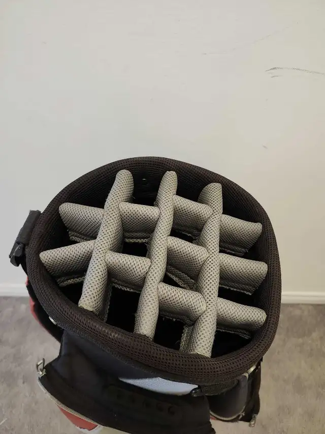 Nike 14 Way Single Strap Golf Cart Bag (READ) in Golf in Oshawa / Durham Region - Image 7