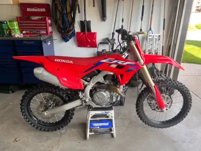 LOW HOURS! 7.7 original hours. Bike is in great shape and runs like new. $8500 firm