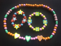 Bijoux pour enfants: colliers , bracelets et bagues
