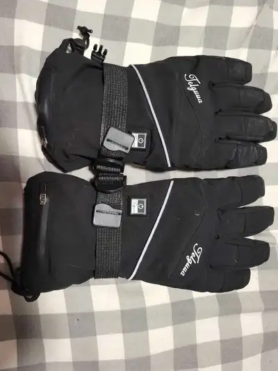2 heated gloves with their own batteries as well as a black heated Dakota hoodie to go along with it...