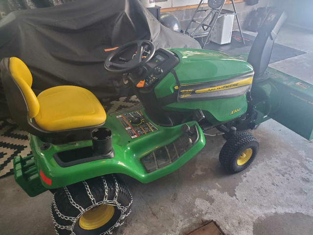 John Deere X300 garden tractor with 42" mower deck Only 110 hrs! in Lawnmowers & Leaf Blowers in Muskoka - Image 3