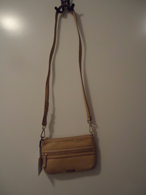 Brand New Beige Leather CK Brand Purse in Women's - Bags & Wallets in City of Toronto - Image 2