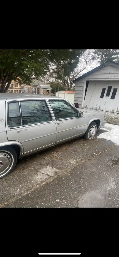 1985 caddilac sedande ville
