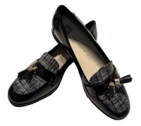 Anne Klein black patent leather tassel loafers size 7 NWOT