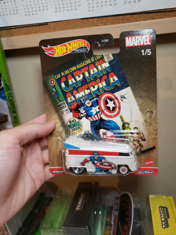 2021 Hot wheels Marvel Premium Captain America VW T1 Drag Bus in Arts & Collectibles in Markham / York Region - Image 2