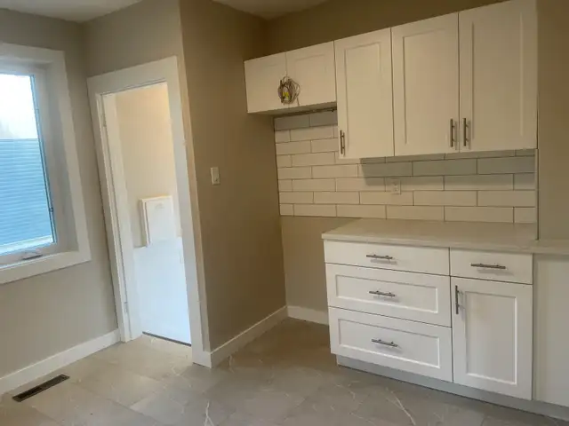 Renovated 4 Bedroom Home near Gyro Park - Fully Fenced Yard in Long Term Rentals in Lethbridge - Image 5