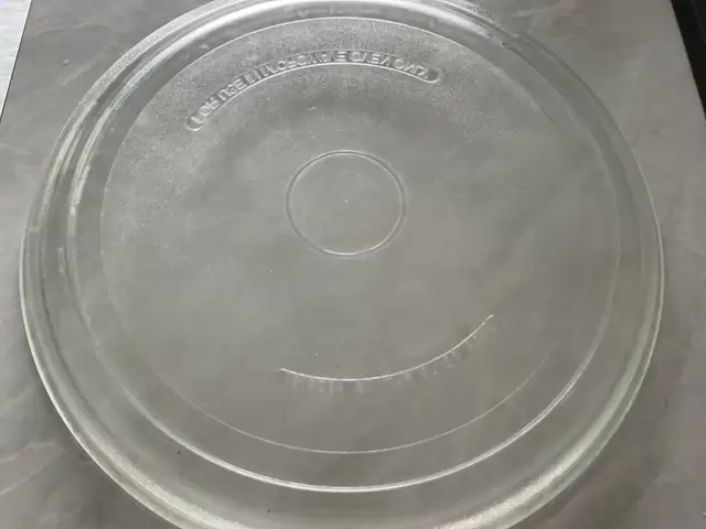 Microwave plate in Microwaves & Cookers in Belleville - Image 4