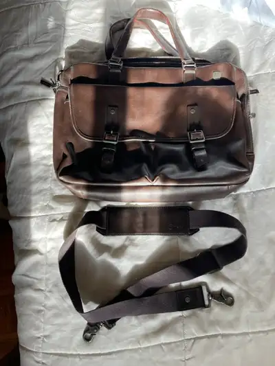 TUMI Leather Briefcase Premium TUMI leather briefcase, perfect for work or travel. Quality leather c...