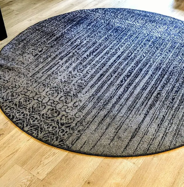 Rug in the Round in Rugs, Carpets & Runners in Ottawa - Image 2