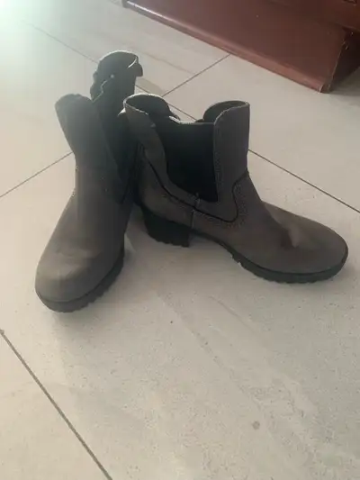 Cougar boots waterproof size 8, View more