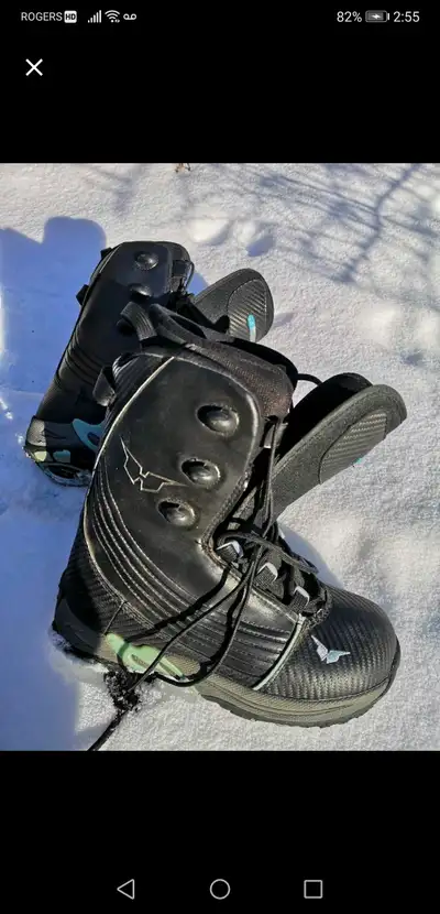 WOMENS SIZE 8 BLACK SNOWBOARDING BOOTS, View more