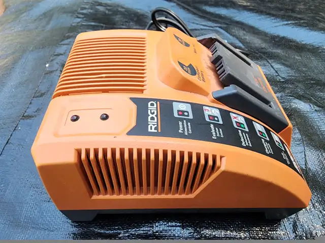 Ridgid Rapid Max9.6, 12, 14.4 & 18 Volt Single Battery Chargers in Power Tools in Windsor Region - Image 6