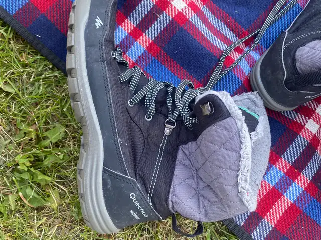 bottes d’hiver pour femme grandeur 8 in Women's - Shoes in Laval / North Shore - Image 2