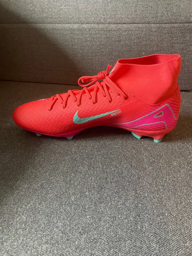 Nike Mercurial Superfly  hybrid soccer/football cleats. in Soccer in Ottawa - Image 4