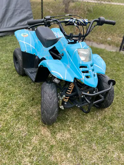Zoom into fun with this used blue kids quad , perfect for young adventurers eager to explore the gre...
