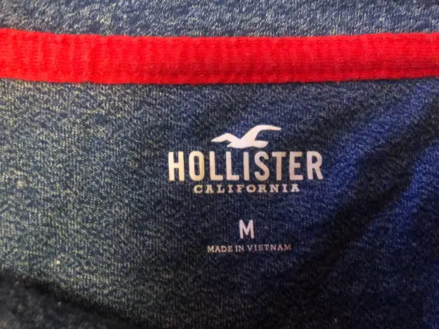 Hollister California Men's Shirts - Medium Size in Men's in Oshawa / Durham Region - Image 5